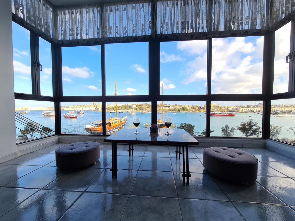 Spacious Seafront Apt Next To Sliema-Valeta Ferry Eksteriør bilde